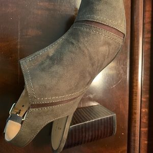 Beautiful olive “suede” sandals